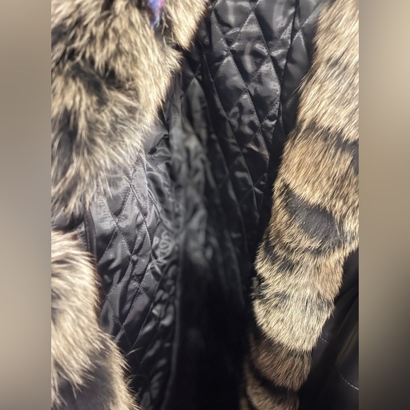 Leather coat trimmed in fox fur - Picture 10 of 12